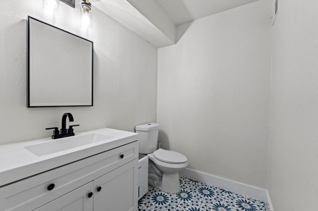 909 Reinli ST 101, Austin, TX 78751