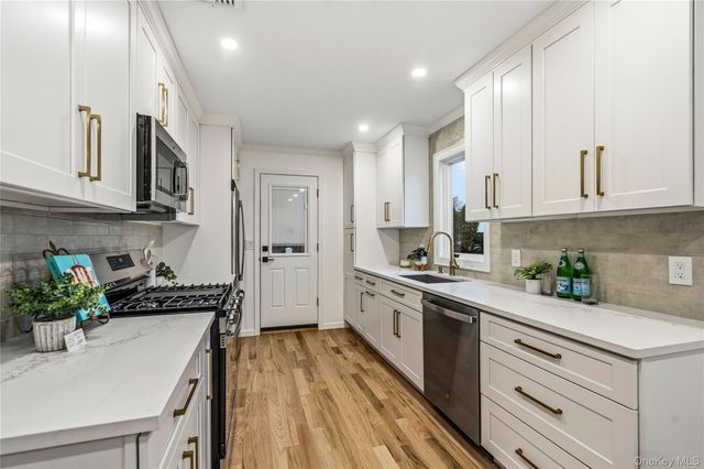 2 Mohegan Drive, Massapequa, NY 11758