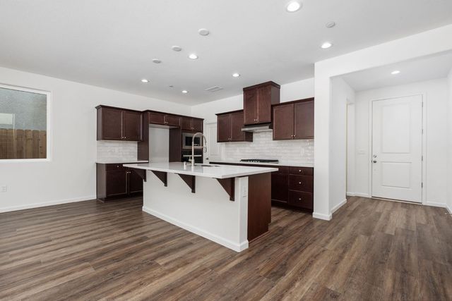 1189 Magnolia Court W, Madera, CA 93636