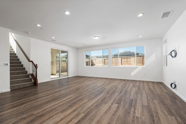 1189 Magnolia Court W, Madera, CA 93636