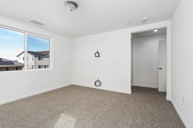 1189 Magnolia Court W, Madera, CA 93636