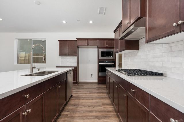 1189 Magnolia Court W, Madera, CA 93636