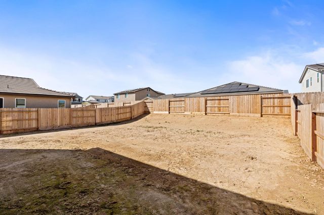 1189 Magnolia Court W, Madera, CA 93636