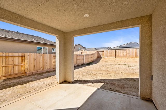 1189 Magnolia Court W, Madera, CA 93636