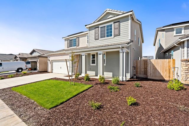 1189 Magnolia Court W, Madera, CA 93636