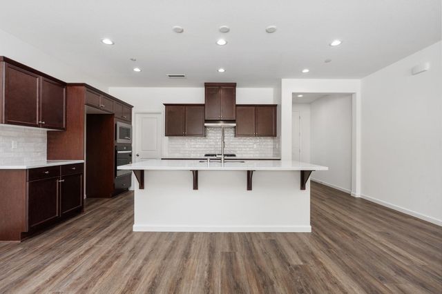 1189 Magnolia Court W, Madera, CA 93636