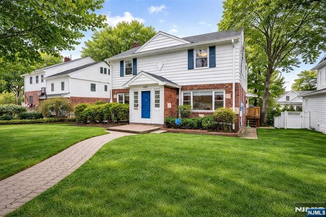 1284 Wellington Avenue, Teaneck, NJ 07666