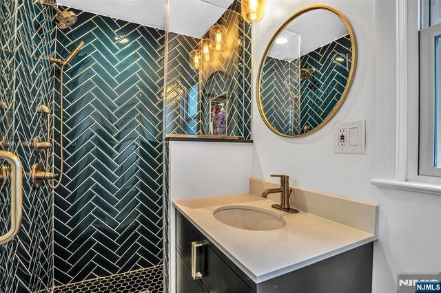 1284 Wellington Avenue, Teaneck, NJ 07666