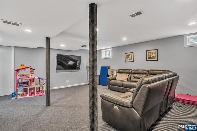 1284 Wellington Avenue, Teaneck, NJ 07666