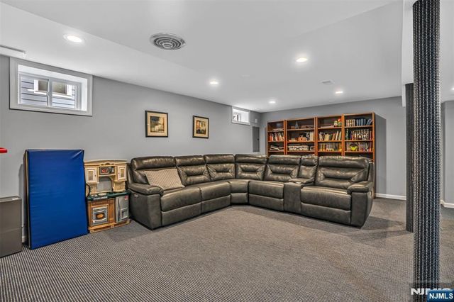 1284 Wellington Avenue, Teaneck, NJ 07666