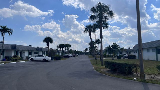 2638 E Gately Dr Drive E 31, West Palm Beach, FL 33415