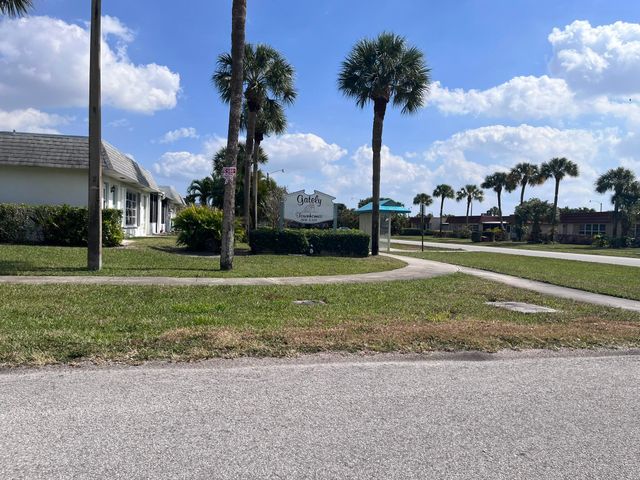 2638 E Gately Dr Drive E 31, West Palm Beach, FL 33415