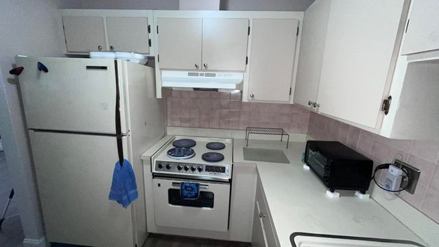 2638 E Gately Dr Drive E 31, West Palm Beach, FL 33415