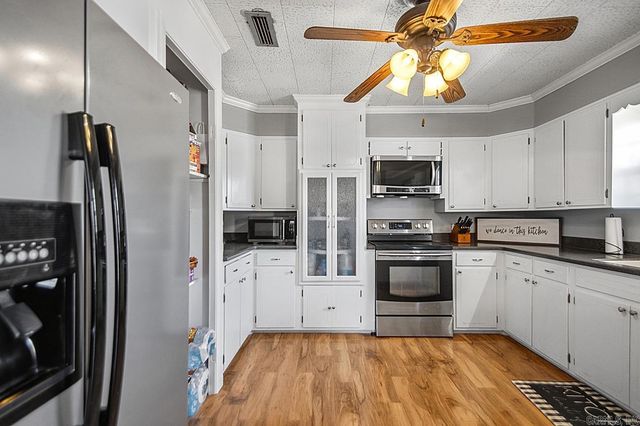 108 E 5th Avenue, Leola, AR 72084