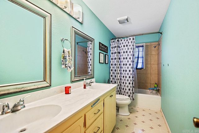 108 E 5th Avenue, Leola, AR 72084