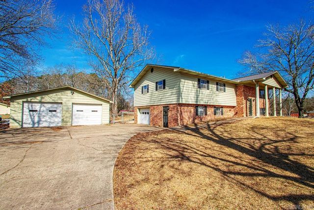 108 E 5th Avenue, Leola, AR 72084