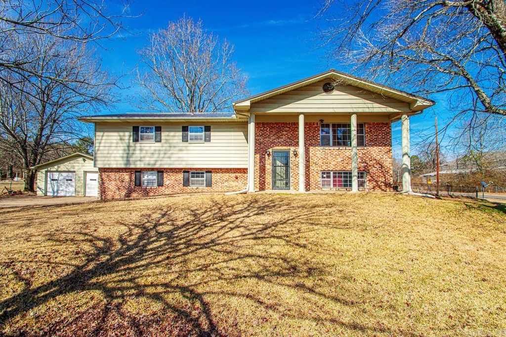 108 E 5th Avenue, Leola, AR 72084