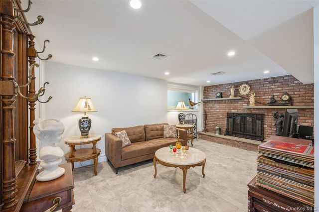 43 Viola Drive, Glen Cove, NY 11542