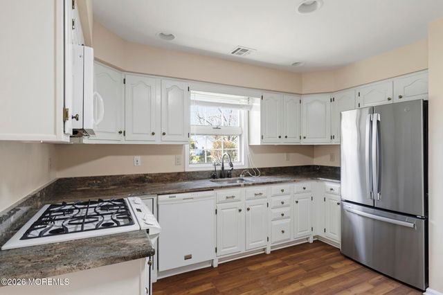 1523 Heatherleaf Lane, Toms River, NJ 08755