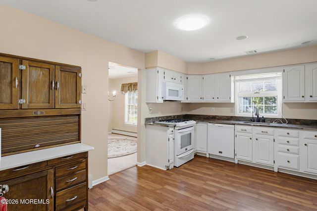 1523 Heatherleaf Lane, Toms River, NJ 08755