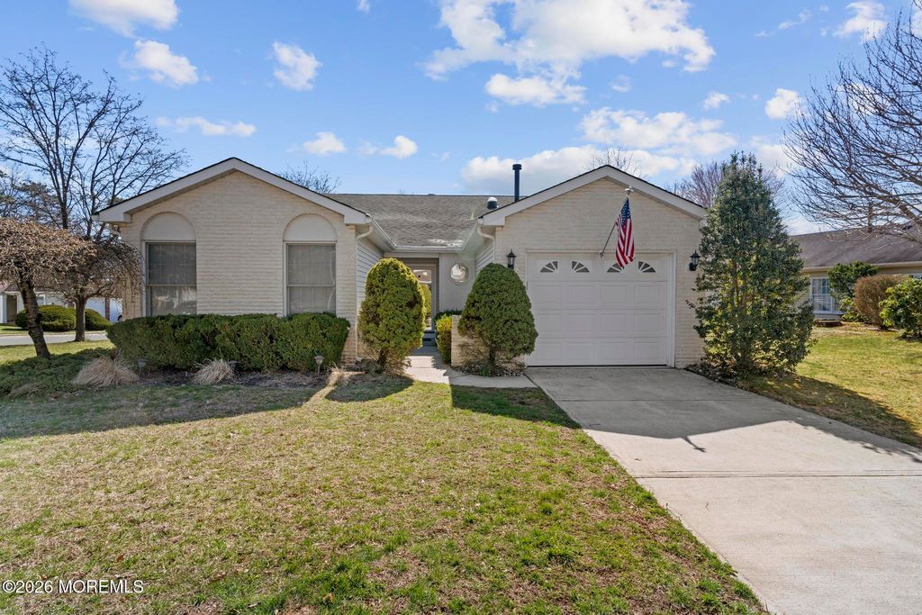 1523 Heatherleaf Lane, Toms River, NJ 08755