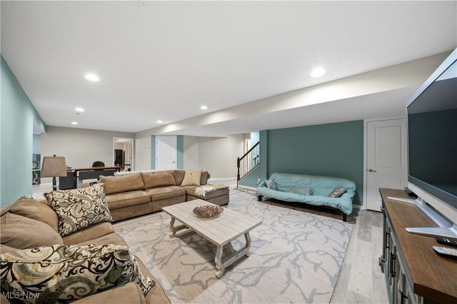 8028 Megan Meadow Drive, Hudson, OH 44236