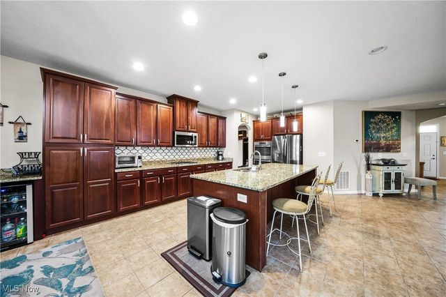 8028 Megan Meadow Drive, Hudson, OH 44236