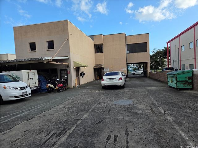 1726 S King Street, Honolulu, HI 96826