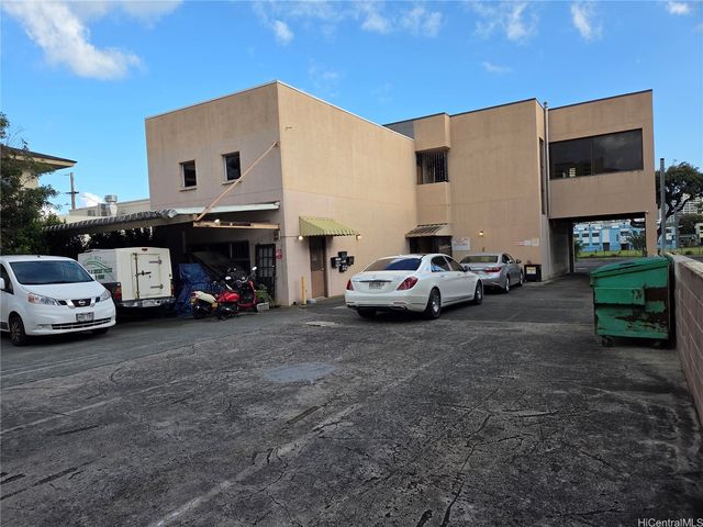 1726 S King Street, Honolulu, HI 96826