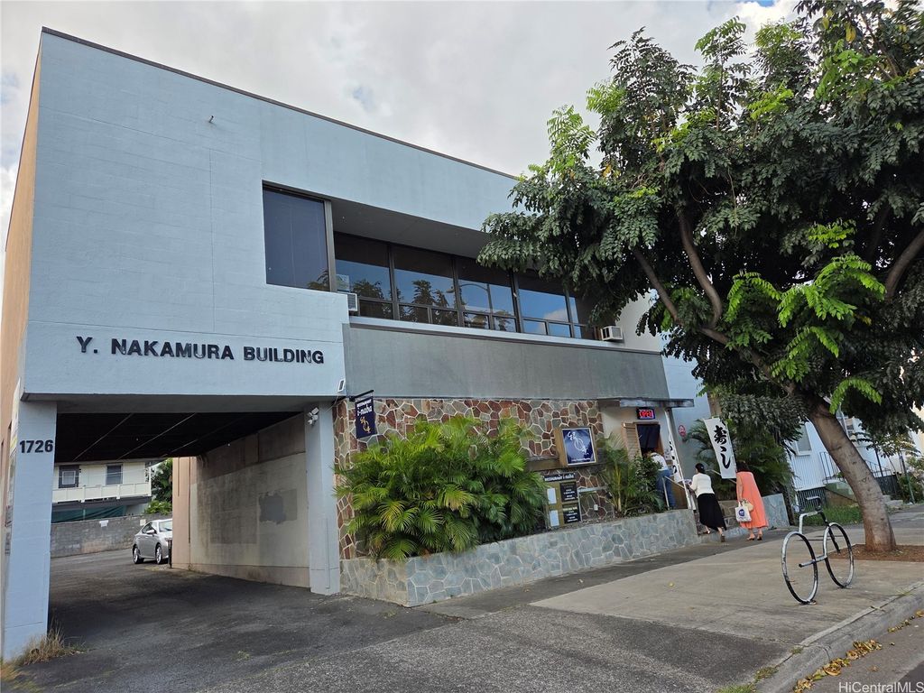 1726 S King Street, Honolulu, HI 96826