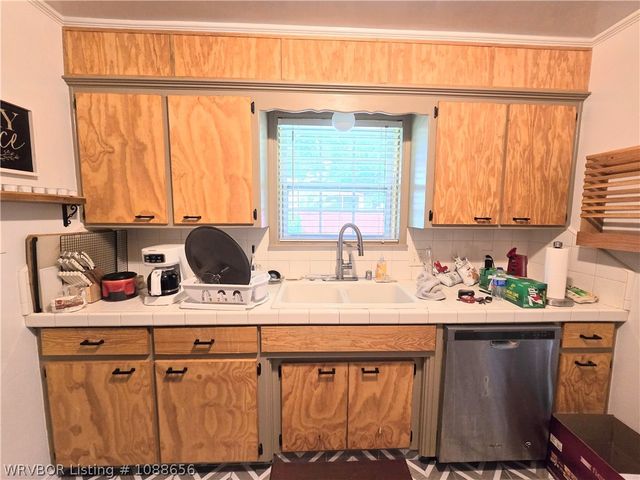 1010 N Daisy Street, Greenwood, AR 72936