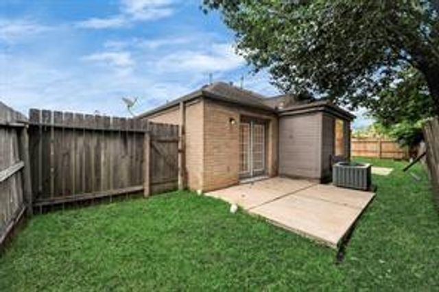 210 Squires Bend, Stafford, TX 77477