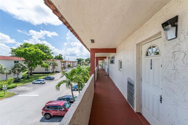 671 S Hollybrook Drive 306, Pembroke Pines, FL 33025