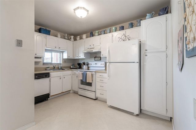 671 S Hollybrook Drive 306, Pembroke Pines, FL 33025