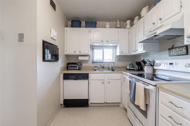 671 S Hollybrook Drive 306, Pembroke Pines, FL 33025