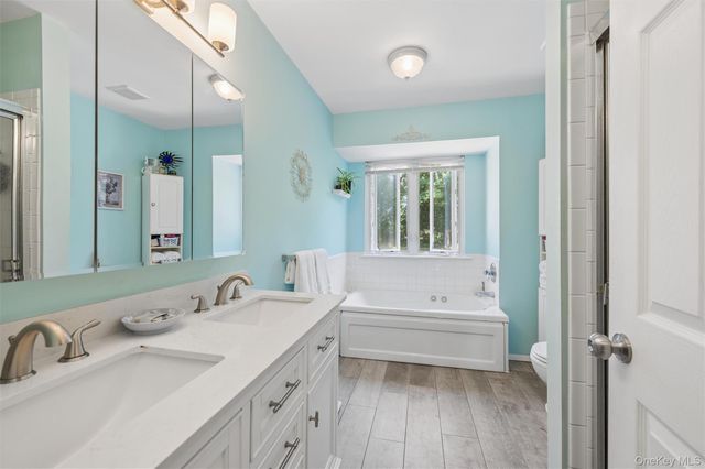 7 Jarvis Lane, Center Moriches, NY 11934