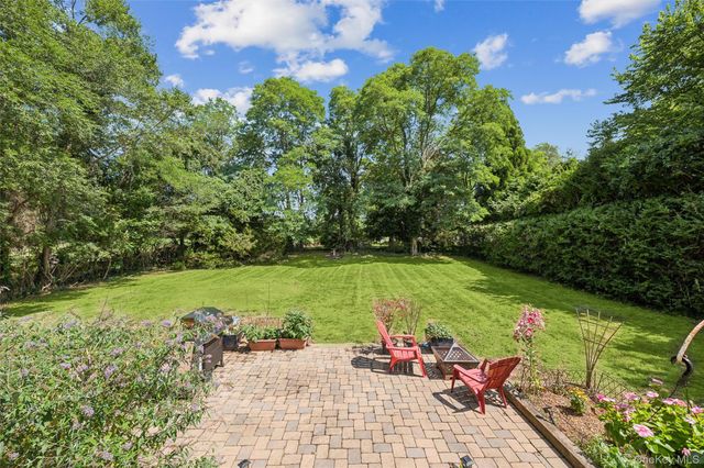 7 Jarvis Lane, Center Moriches, NY 11934