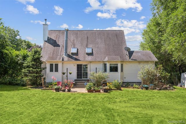 7 Jarvis Lane, Center Moriches, NY 11934