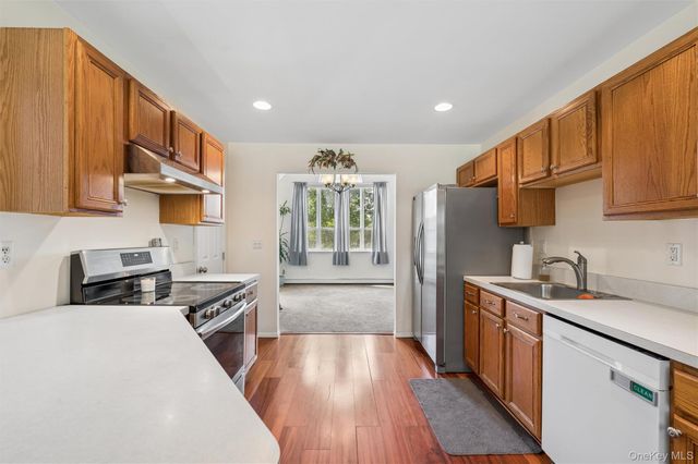 7 Jarvis Lane, Center Moriches, NY 11934