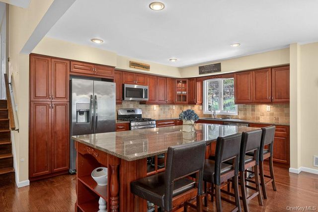461 Stratton Road, New Rochelle, NY 10804