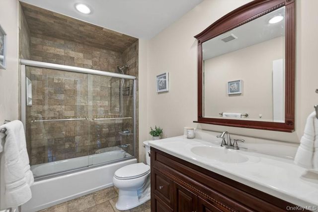 461 Stratton Road, New Rochelle, NY 10804
