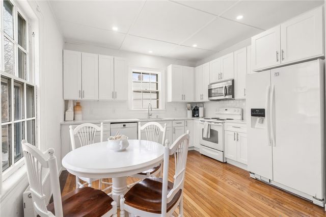 42 Mann Avenue 2, Newport, RI 02840