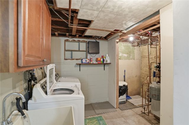 50 Pera Street, Warwick, RI 02886