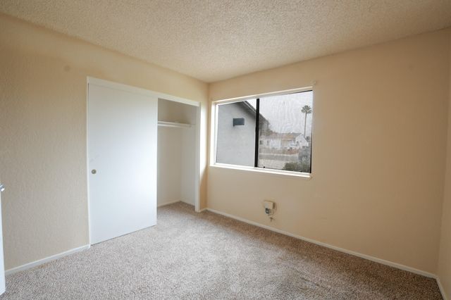 1629 S Rossmoor Court, Visalia, CA 93277