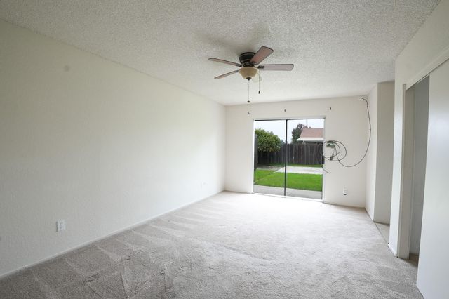 1629 S Rossmoor Court, Visalia, CA 93277