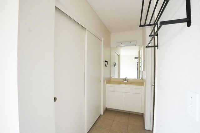 1629 S Rossmoor Court, Visalia, CA 93277