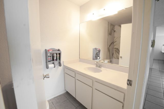 1629 S Rossmoor Court, Visalia, CA 93277