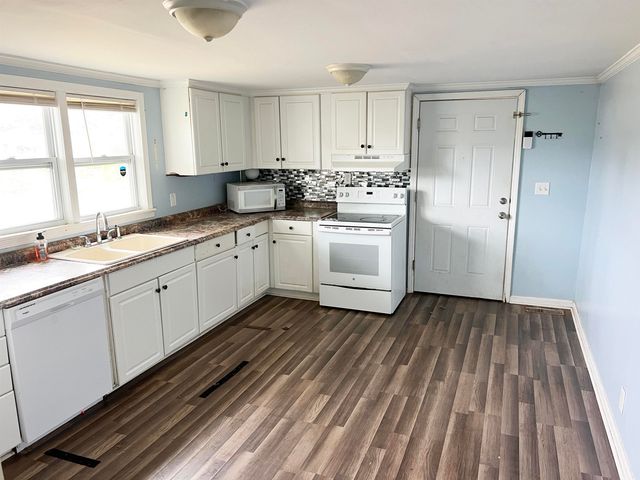 209 N Howard Ave, Landrum, SC 29356