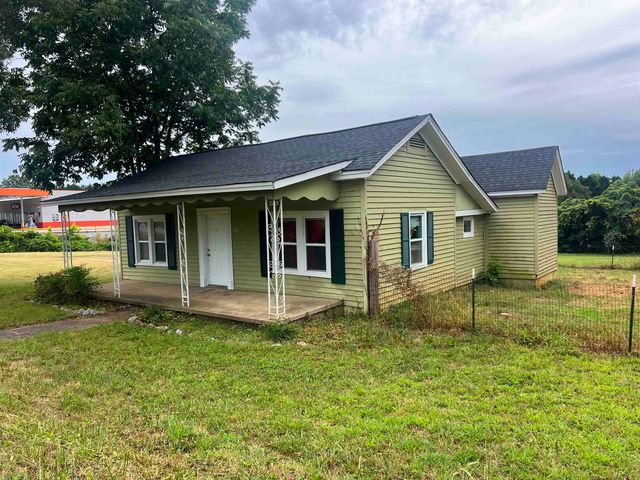 209 N Howard Ave, Landrum, SC 29356