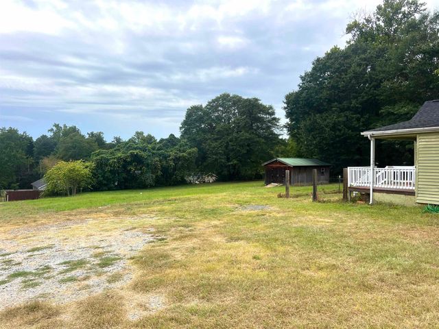 209 N Howard Ave, Landrum, SC 29356